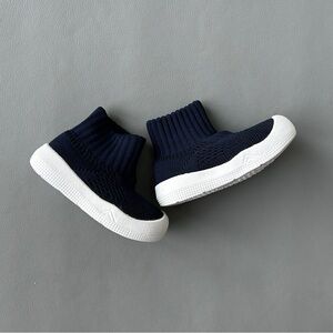 NWOT Engtoy Kids Navy Blue Knit Ankle Sneakers Stretchy Slip On High Tops Size 5